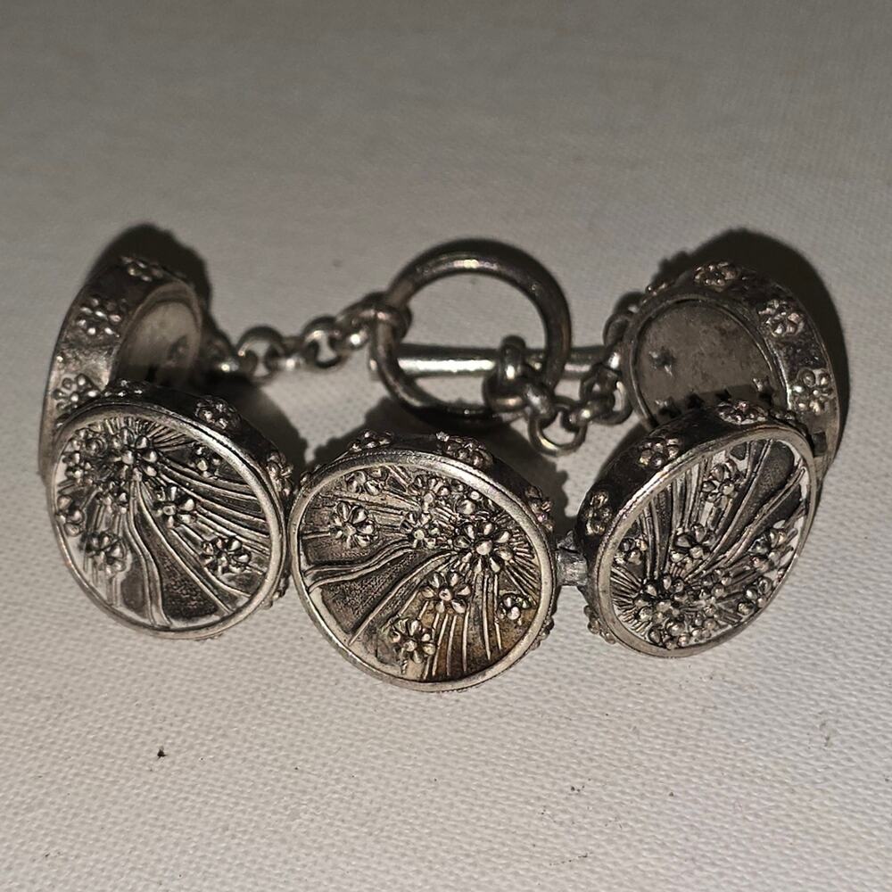 Lucky Brand Silver Tone Floral Sunburst Star Medallion Toggle Bracelet 7.75"